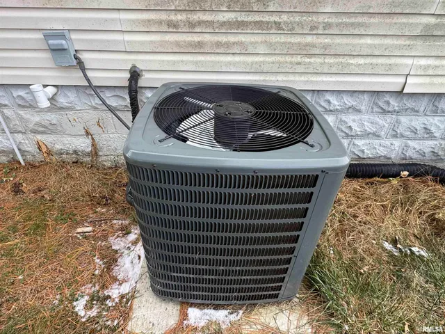 $130,000 | 23392 North Il Highway, Dix, IL 62830