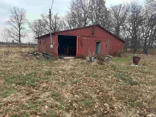 $130,000 | 23392 North Il Highway, Dix, IL 62830