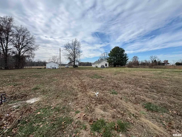 $130,000 | 23392 North Il Highway, Dix, IL 62830