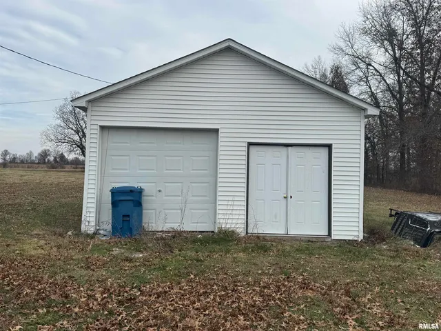 $130,000 | 23392 North Il Highway, Dix, IL 62830