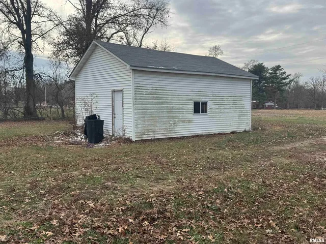 $130,000 | 23392 North Il Highway, Dix, IL 62830