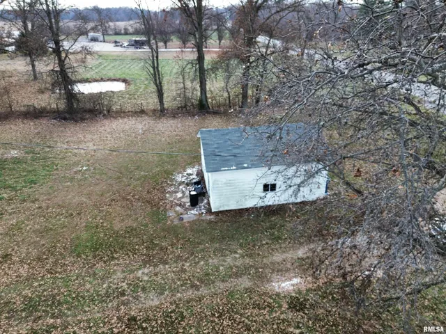 $130,000 | 23392 North Il Highway, Dix, IL 62830