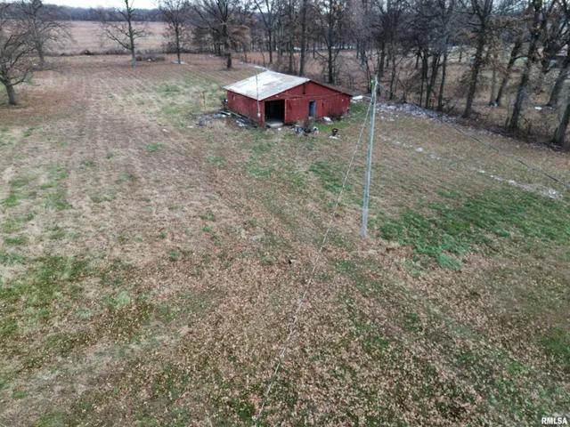 $130,000 | 23392 North Il Highway, Dix, IL 62830