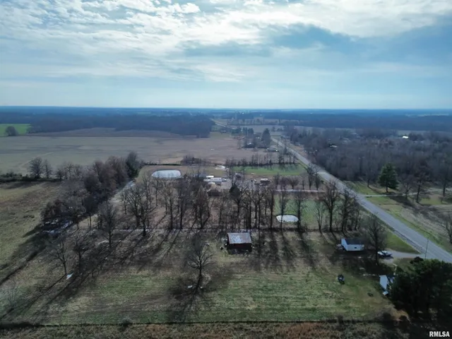 $130,000 | 23392 North Il Highway, Dix, IL 62830