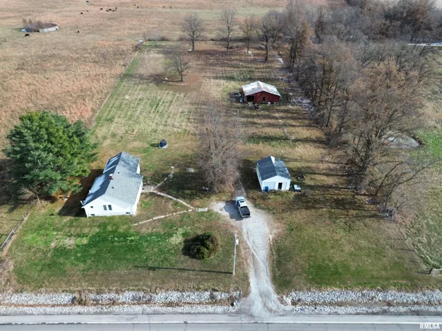 $130,000 | 23392 North Il Highway, Dix, IL 62830