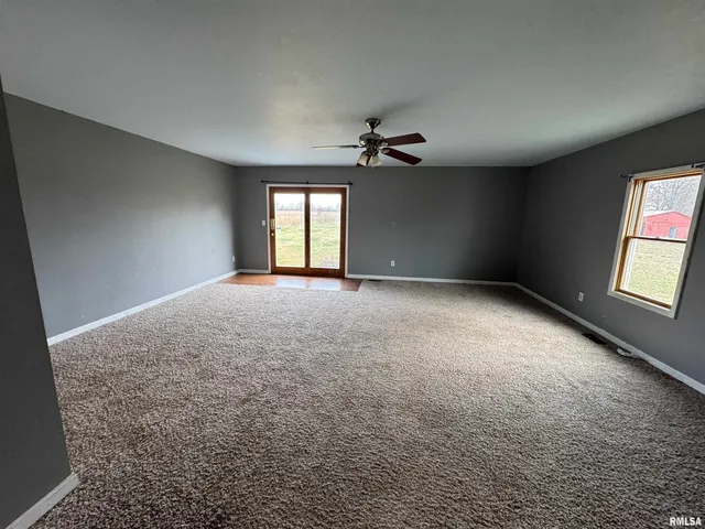 $130,000 | 23392 North Il Highway, Dix, IL 62830