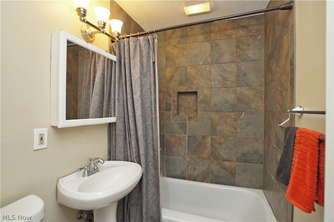 29917 Elgin Road Wickliffe, OH 44092 - Photo 9 of 19 Gallery Image 9
