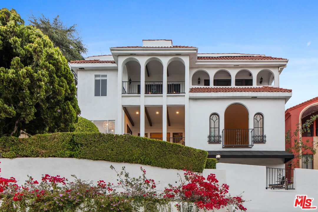 2152 Rockledge Road Los Angeles, CA 90068 - Photo 1 of 54