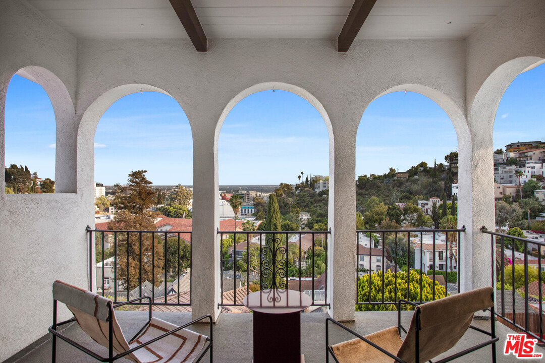 2152 Rockledge Road Los Angeles, CA 90068 - Photo 23 of 54