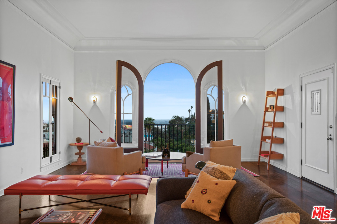 2152 Rockledge Road Los Angeles, CA 90068 - Photo 4 of 54
