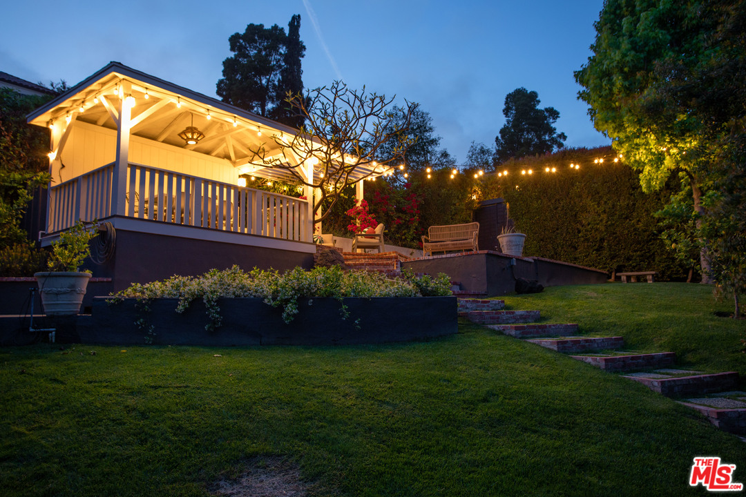 2152 Rockledge Road Los Angeles, CA 90068 - Photo 46 of 54