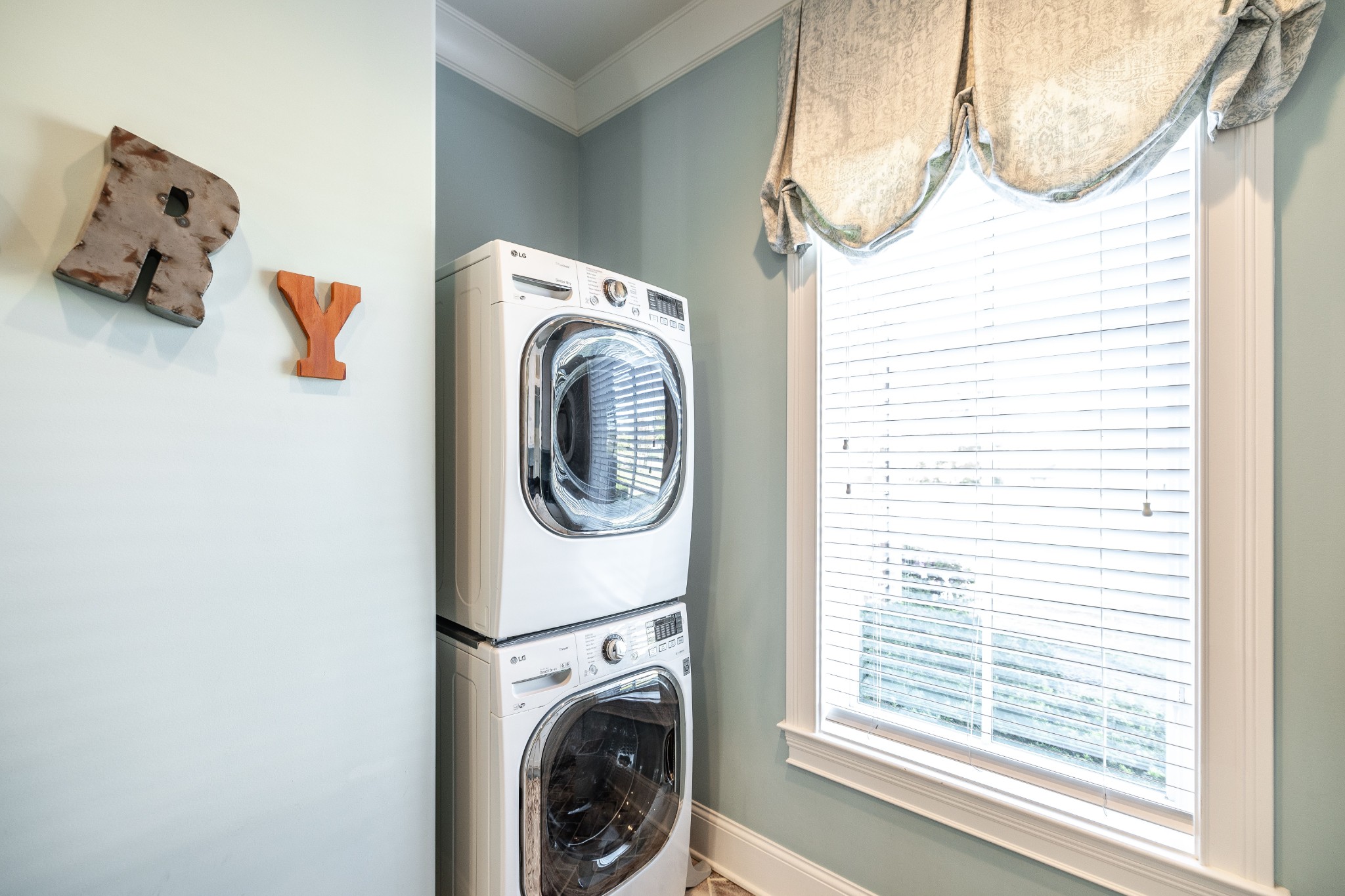 1395 Rozella Way Gallatin, TN 37066 - Photo 34 of 81 a utility room with dryer and washer