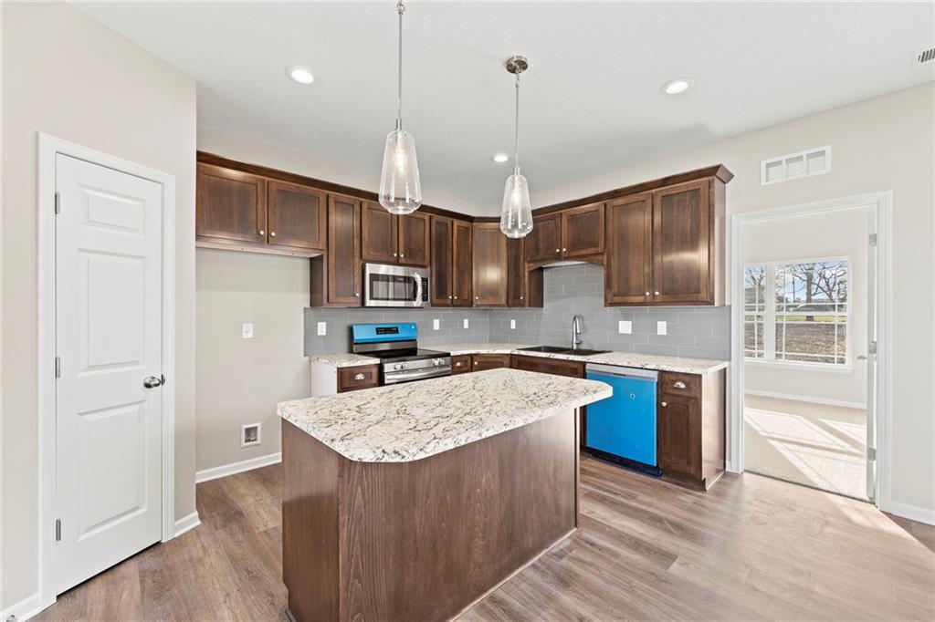 818 West 10th Street Ottawa, KS 66067 - Photo 12 of 37