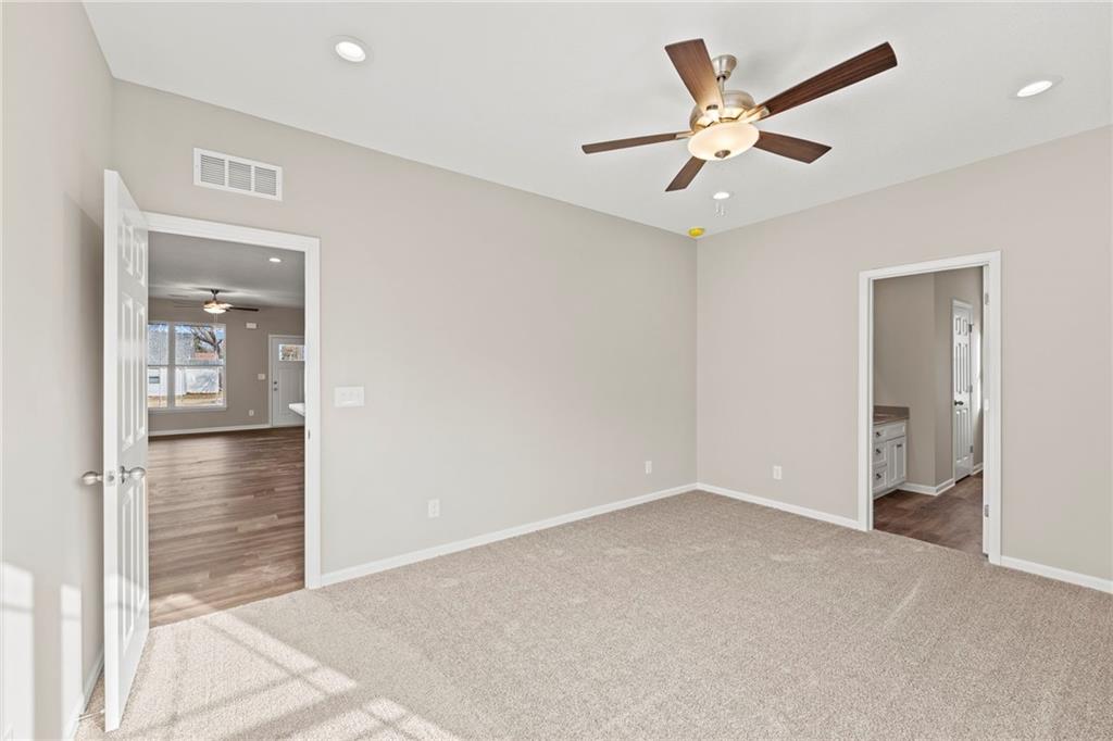 818 West 10th Street Ottawa, KS 66067 - Photo 18 of 37