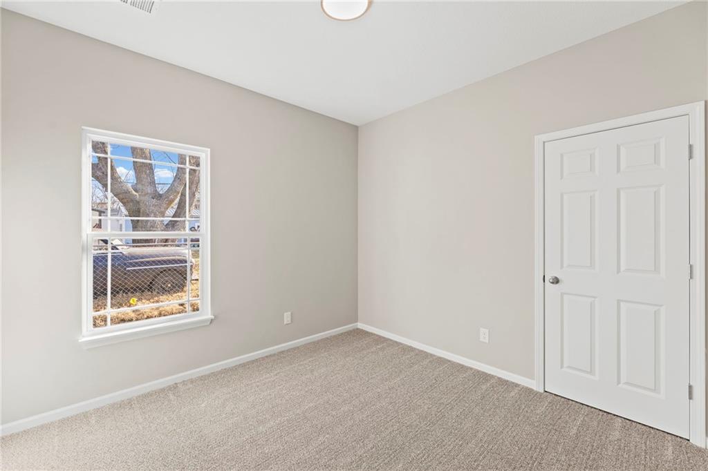 818 West 10th Street Ottawa, KS 66067 - Photo 24 of 37