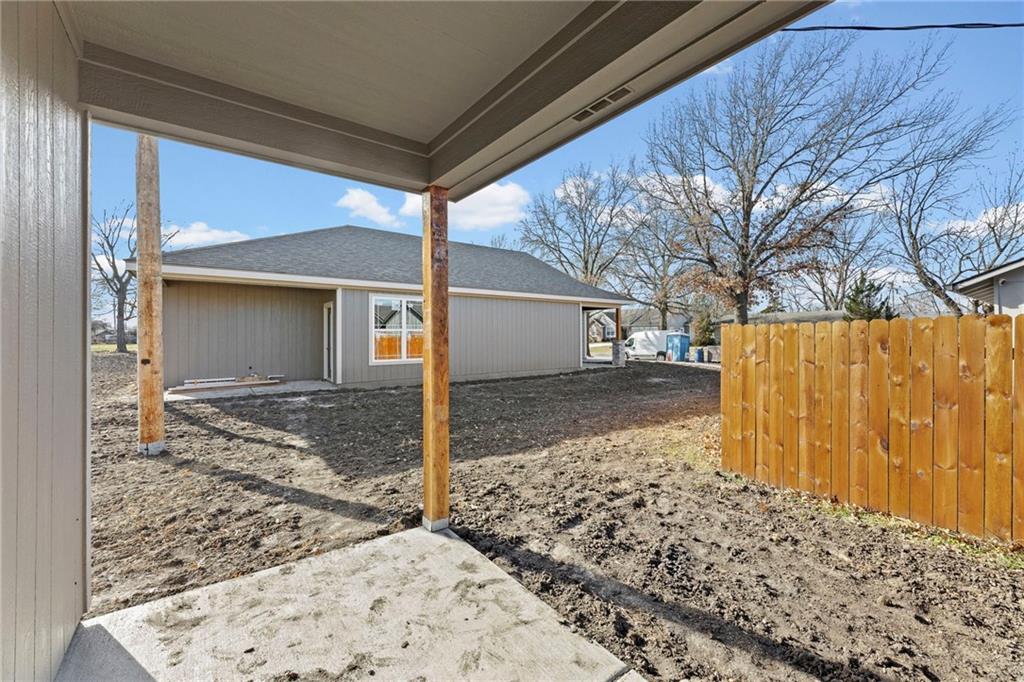 818 West 10th Street Ottawa, KS 66067 - Photo 30 of 37