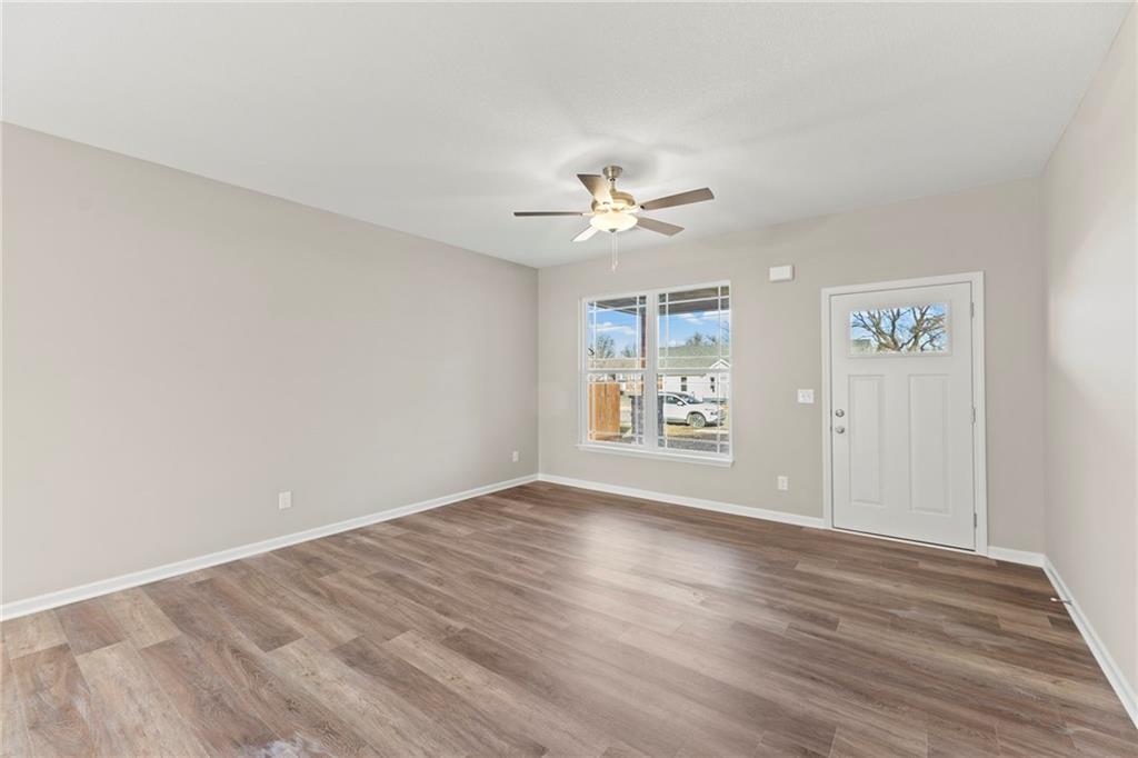 818 West 10th Street Ottawa, KS 66067 - Photo 3 of 37