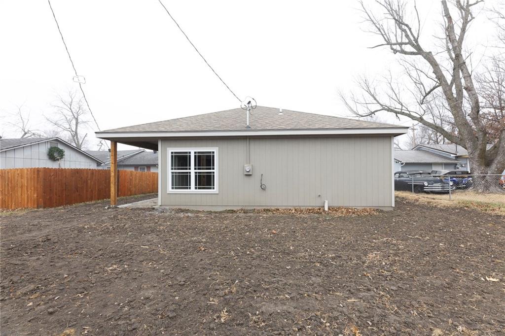 818 West 10th Street Ottawa, KS 66067 - Photo 35 of 37