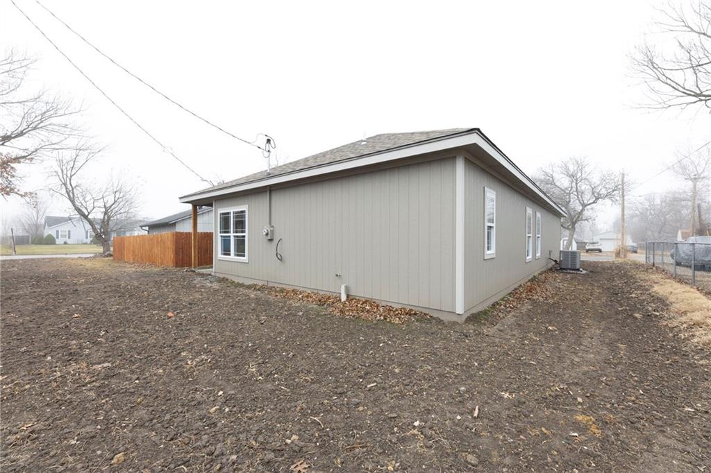 818 West 10th Street Ottawa, KS 66067 - Photo 37 of 37