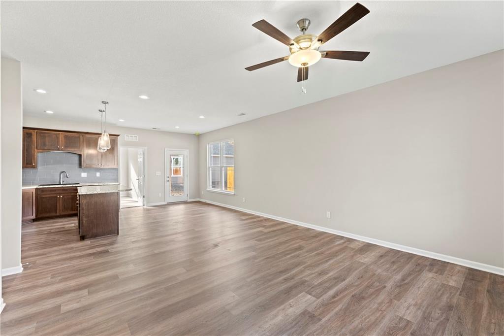 818 West 10th Street Ottawa, KS 66067 - Photo 4 of 37