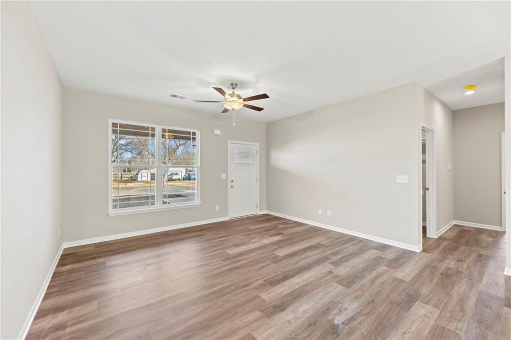 818 West 10th Street Ottawa, KS 66067 - Photo 5 of 37