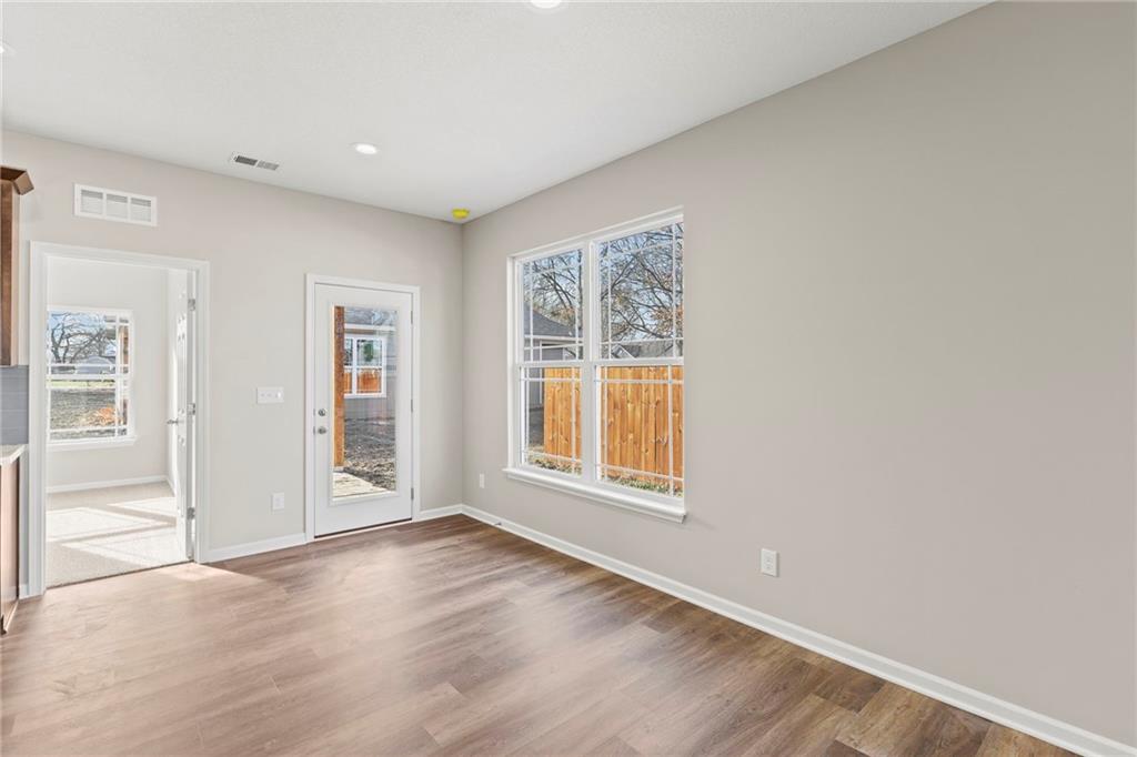 818 West 10th Street Ottawa, KS 66067 - Photo 7 of 37