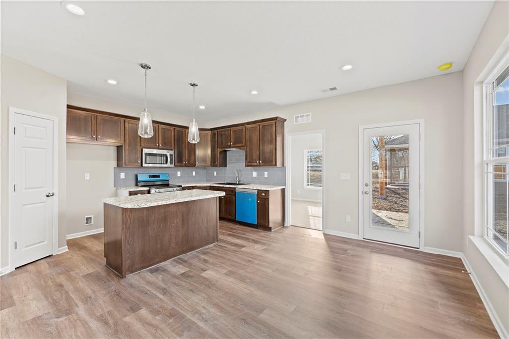 818 West 10th Street Ottawa, KS 66067 - Photo 10 of 37