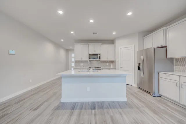 $3,300 | 14257 Lake Lodge Drive, Conroe, TX 77384