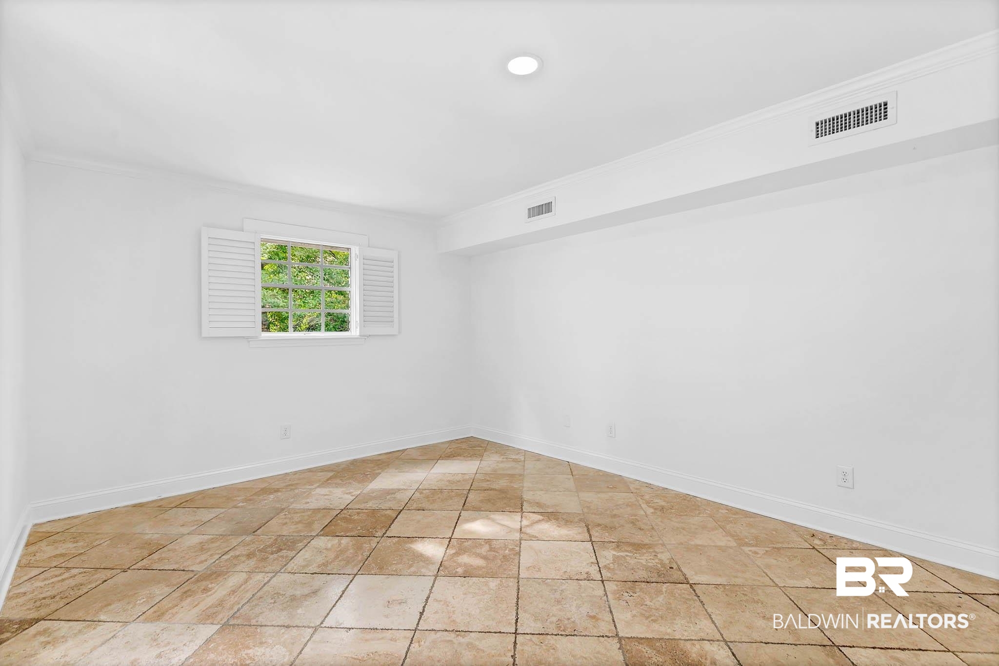 4705 Sherry Court Mobile, AL 36693 - Photo 25 of 100 Spare room with ornamental molding and recessed lighting