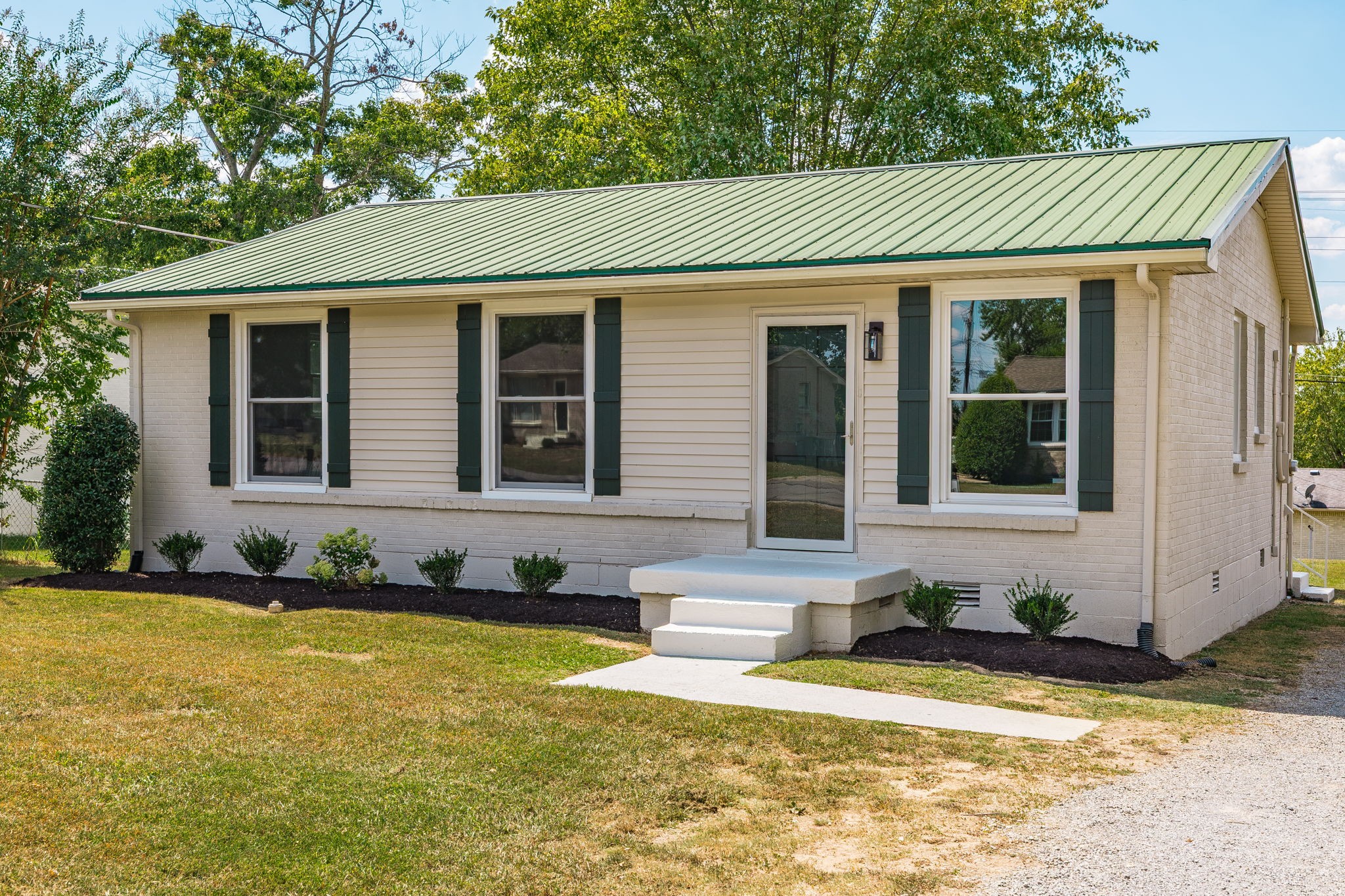 811 Perry Drive Springfield, TN 37172 - Photo 1 of 42 Gallery Image 1