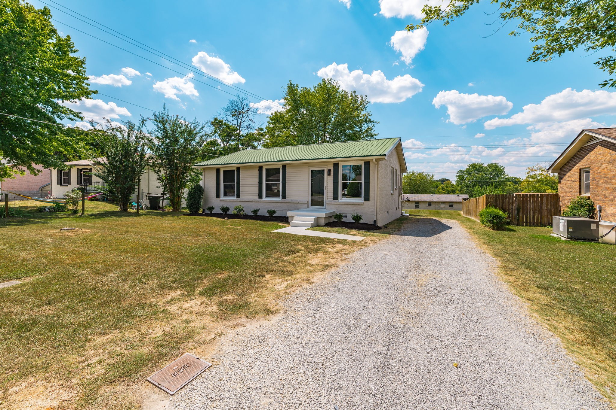 811 Perry Drive Springfield, TN 37172 - Photo 3 of 42 Gallery Image 3