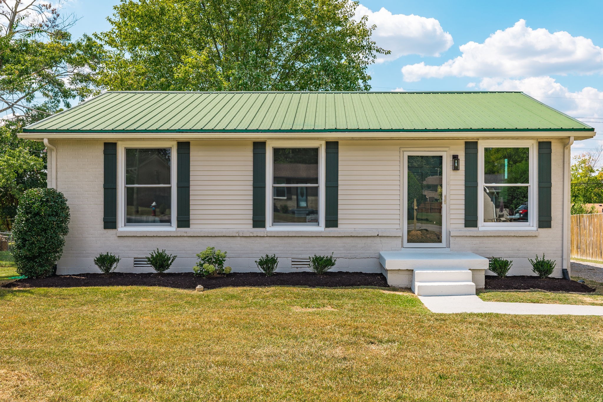 811 Perry Drive Springfield, TN 37172 - Photo 4 of 42 Gallery Image 4