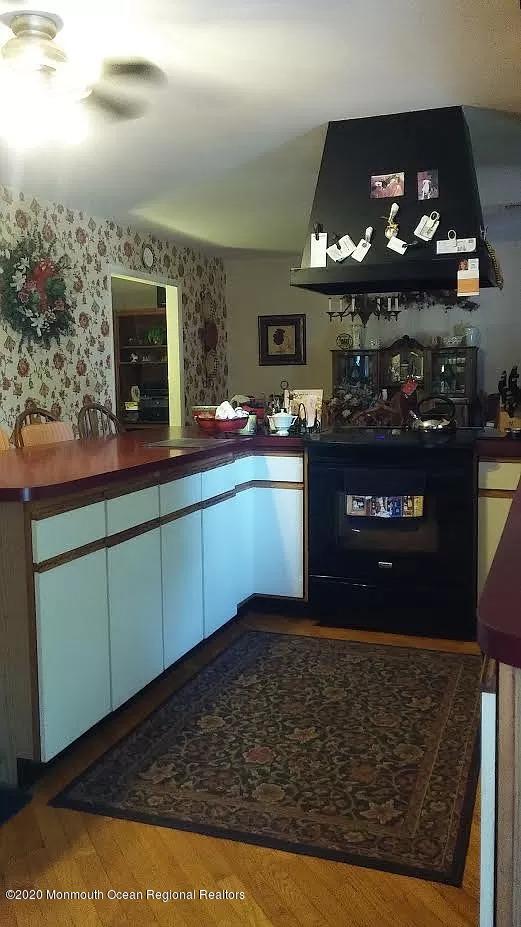 16 Crine Road Colts Neck, NJ 07722 - Photo 3 of 24 Kitchen