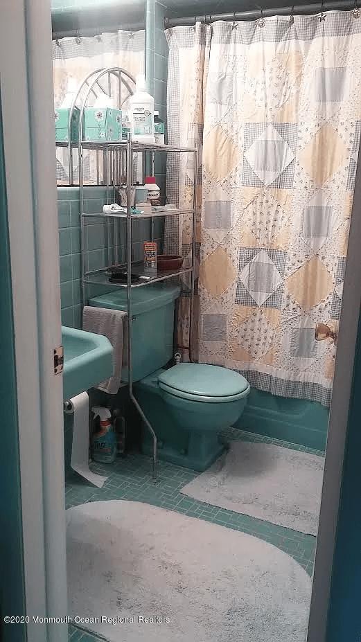 16 Crine Road Colts Neck, NJ 07722 - Photo 9 of 24 Bathroom