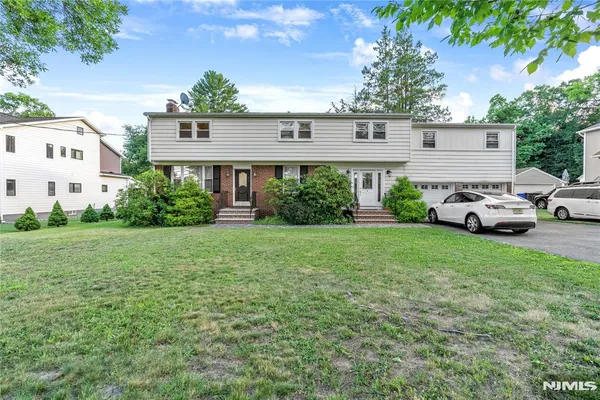 $3,500 | 80 East Century Road, Unit 2, Paramus, NJ 07652