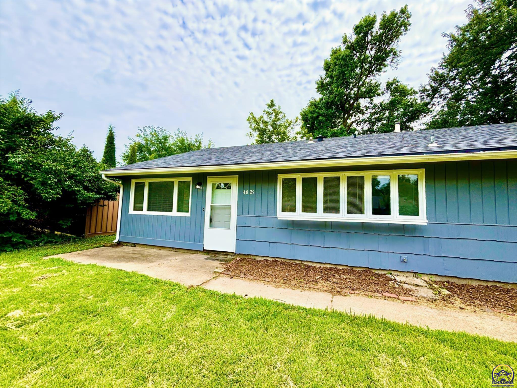 4029 Southwest 28th Terrace Topeka, KS 66614 - Photo 3 of 26