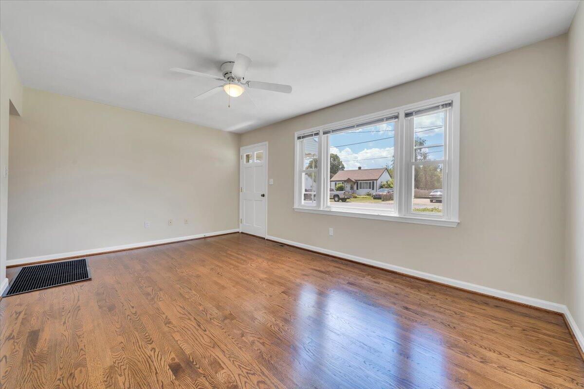 4933 Hildebrand Road Northwest Roanoke, VA 24012 - Photo 5 of 29 05-MIB04545