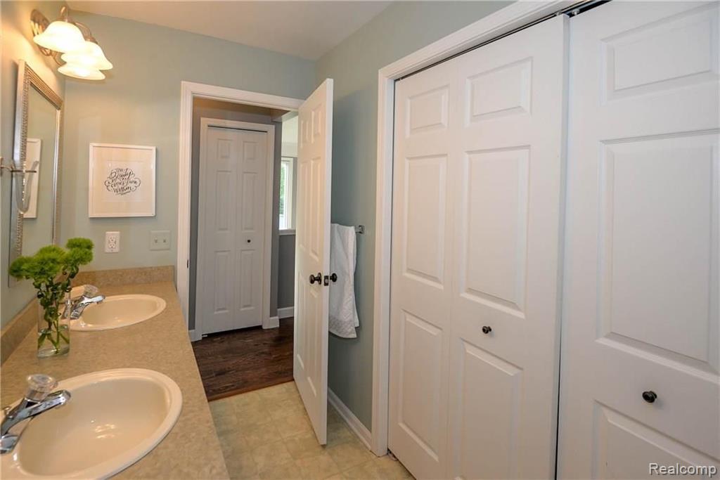 1708 Grandview Drive Rochester Hills, MI 48306 - Photo 37 of 39