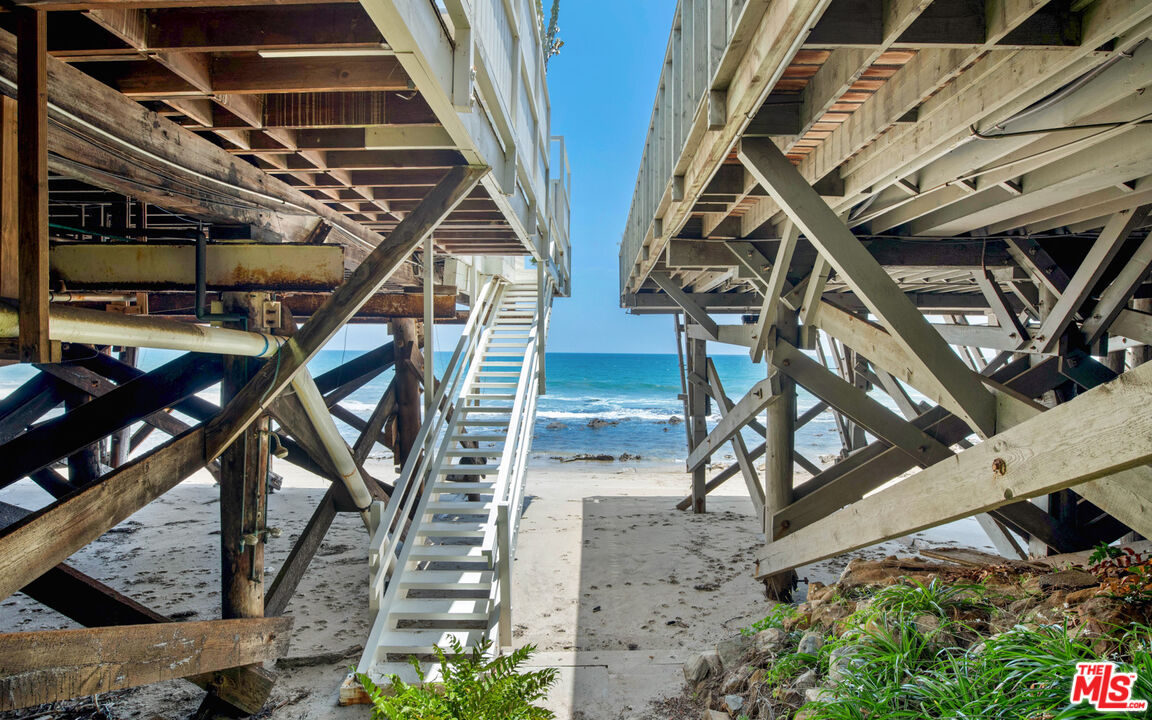 24216 Malibu Road Malibu, CA 90265 - Photo 17 of 38
