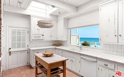 $7,350,000 | 24216 Malibu Road, Malibu, CA 90265