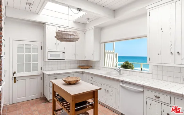 $7,350,000 | 24216 Malibu Road, Malibu, CA 90265