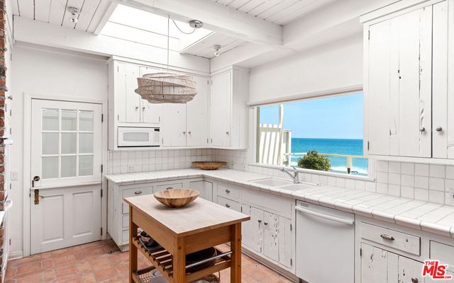 $7,350,000 | 24216 Malibu Road, Malibu, CA 90265