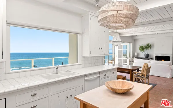 $7,350,000 | 24216 Malibu Road, Malibu, CA 90265