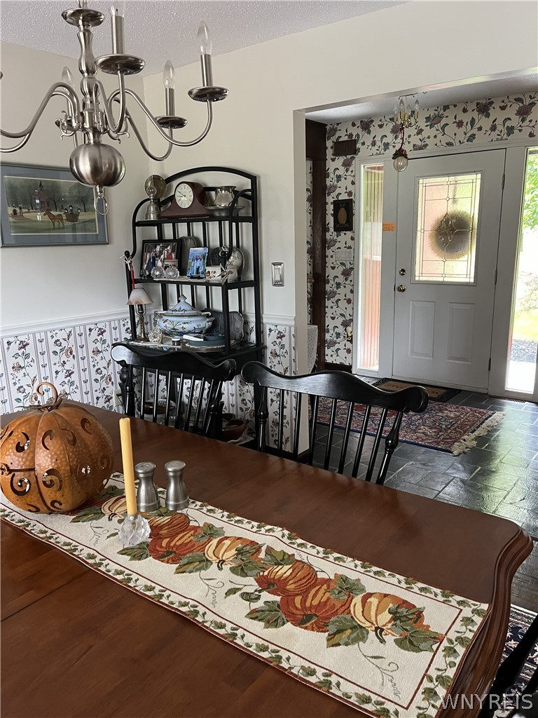 An open dining area connects seamlessly to the til