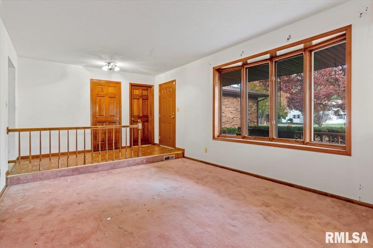 4132 Crocus Drive Springfield, IL 62711 - Photo 4 of 40