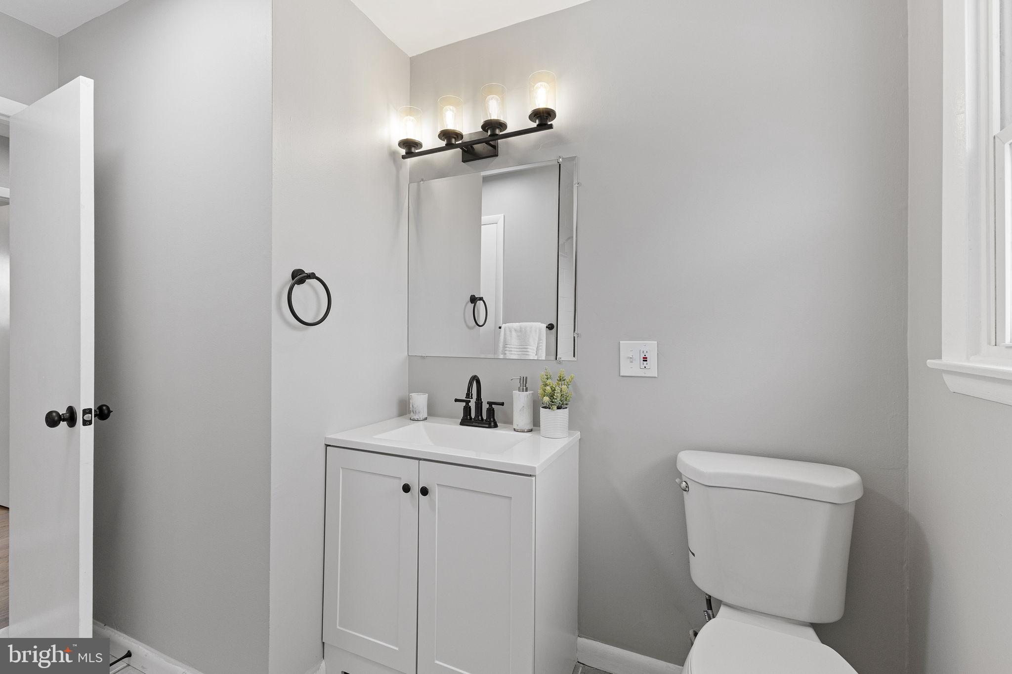 66 Chesterfield Georgetown Road Chesterfield, NJ 08515 - Photo 20 of 36 Bathroom