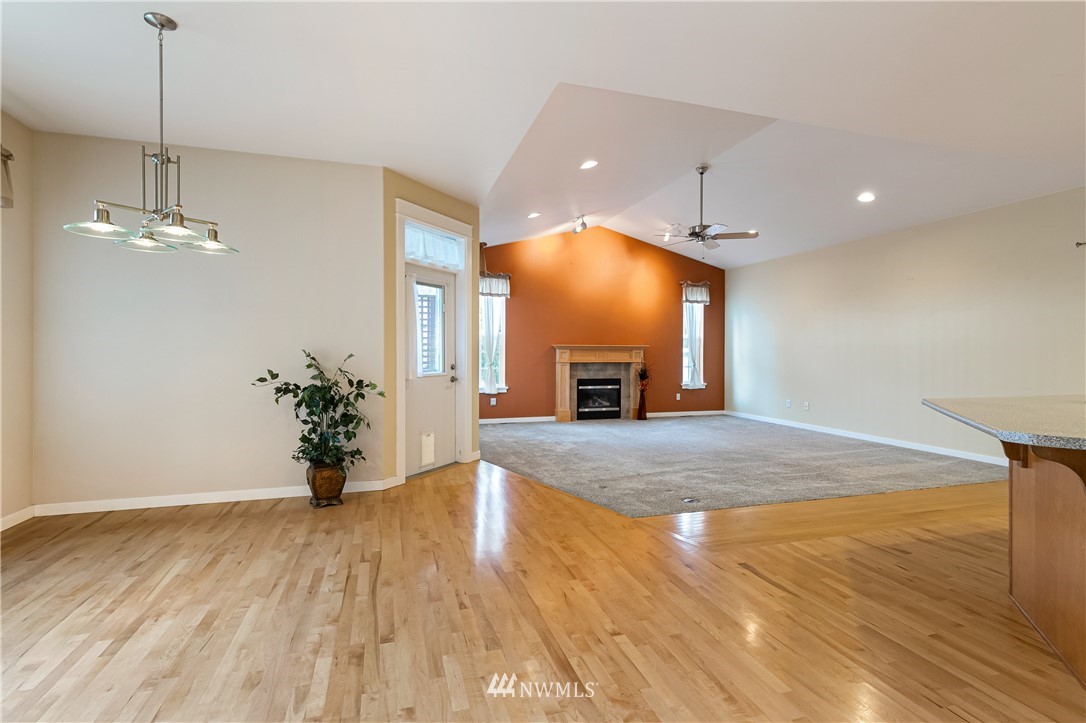 3913 Ruston Way Bellingham, WA 98226 - Photo 4 of 40 Gallery Image 4