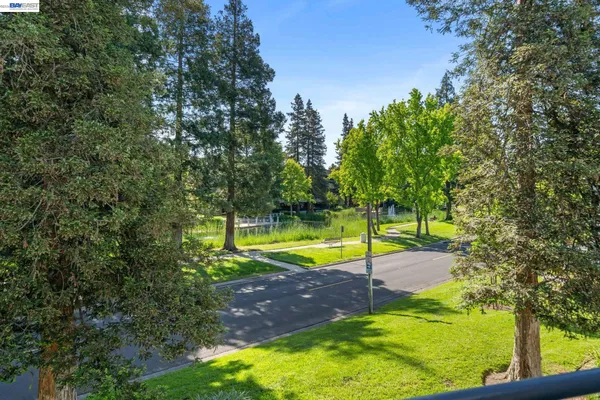 $615,000 | 305 Rock Creek Way, Pleasant Hill, CA 94523