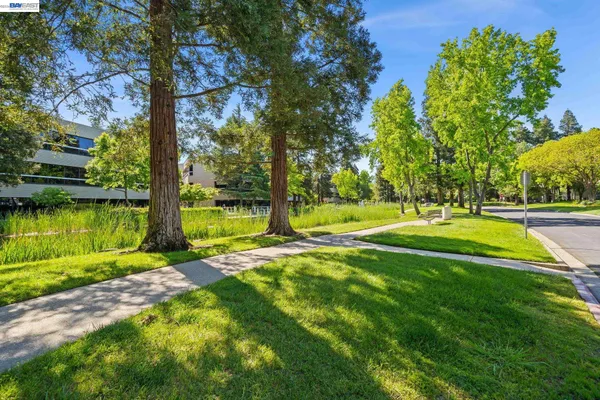 $615,000 | 305 Rock Creek Way, Pleasant Hill, CA 94523