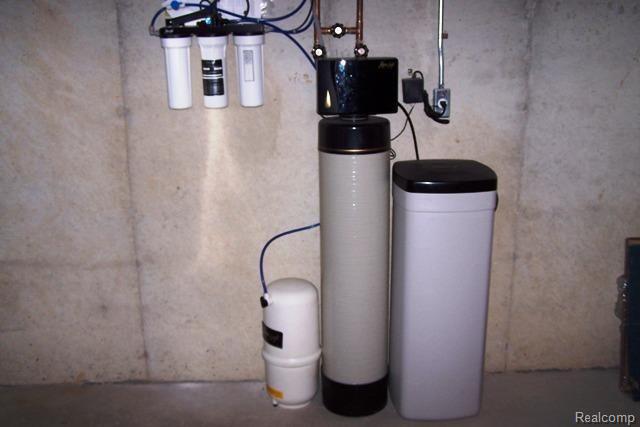 457 Harvard Drive Romeo, MI 48065 - Photo 17 of 18 Water softner.jpg